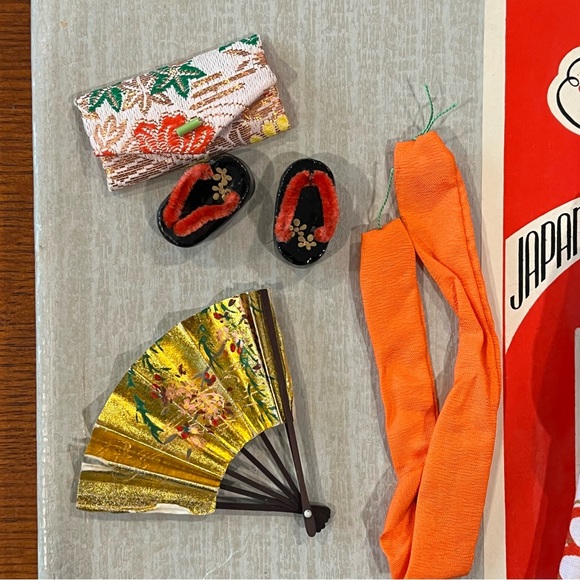 The Hanako Japanese Doll with 3 wigs - Picture 7 of 9